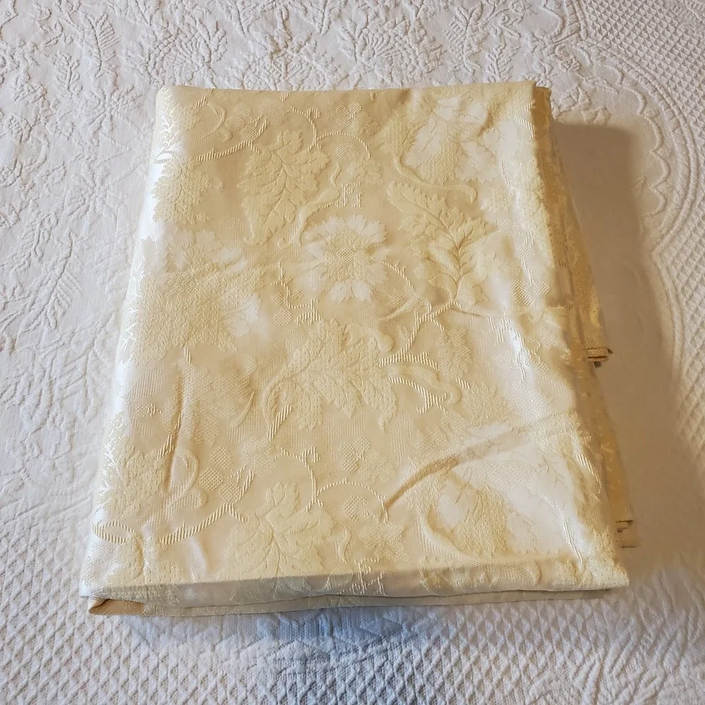 Wedgwood Formal Traditions Yellow Damask‎ Rectangle Tablecloth 60